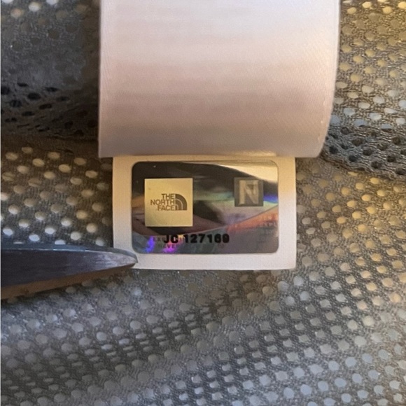 The North Face Women’s Medium running/wind breaker/ rain jacket - Picture 6 of 9